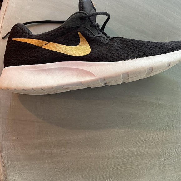 Nike women’s athletic shoes, size 12. - Picture 6 of 6